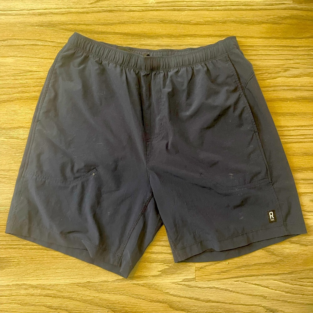 Rhone Essentials 7” Shorts